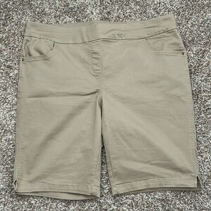 Like new Womens Bermuda Size 16 Curvy Khaki